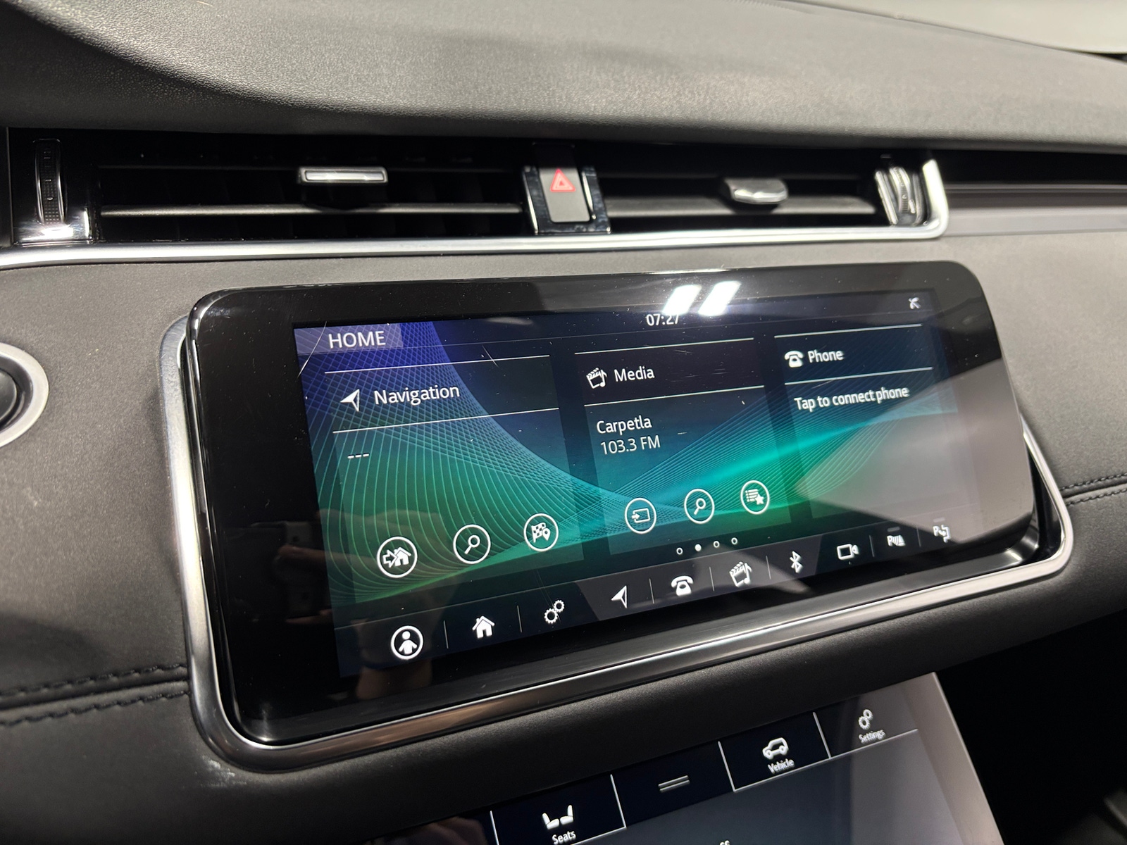 Thumbnail: 2020 Land Rover Range Rover Evoque - 3