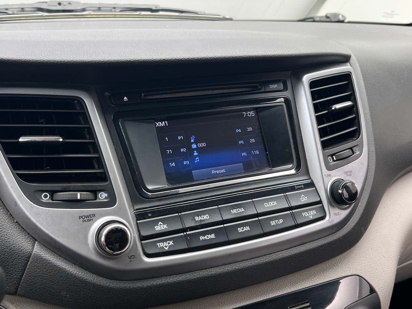 Thumbnail: 2017 Hyundai Tucson - 4