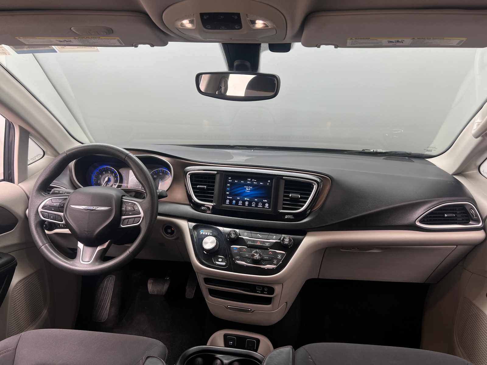 Thumbnail: 2018 Chrysler Pacifica - 3