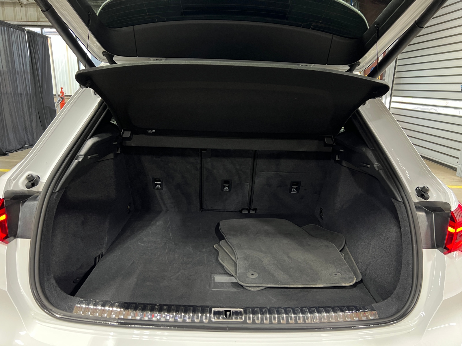 Thumbnail: 2025 Audi Q3 - 6