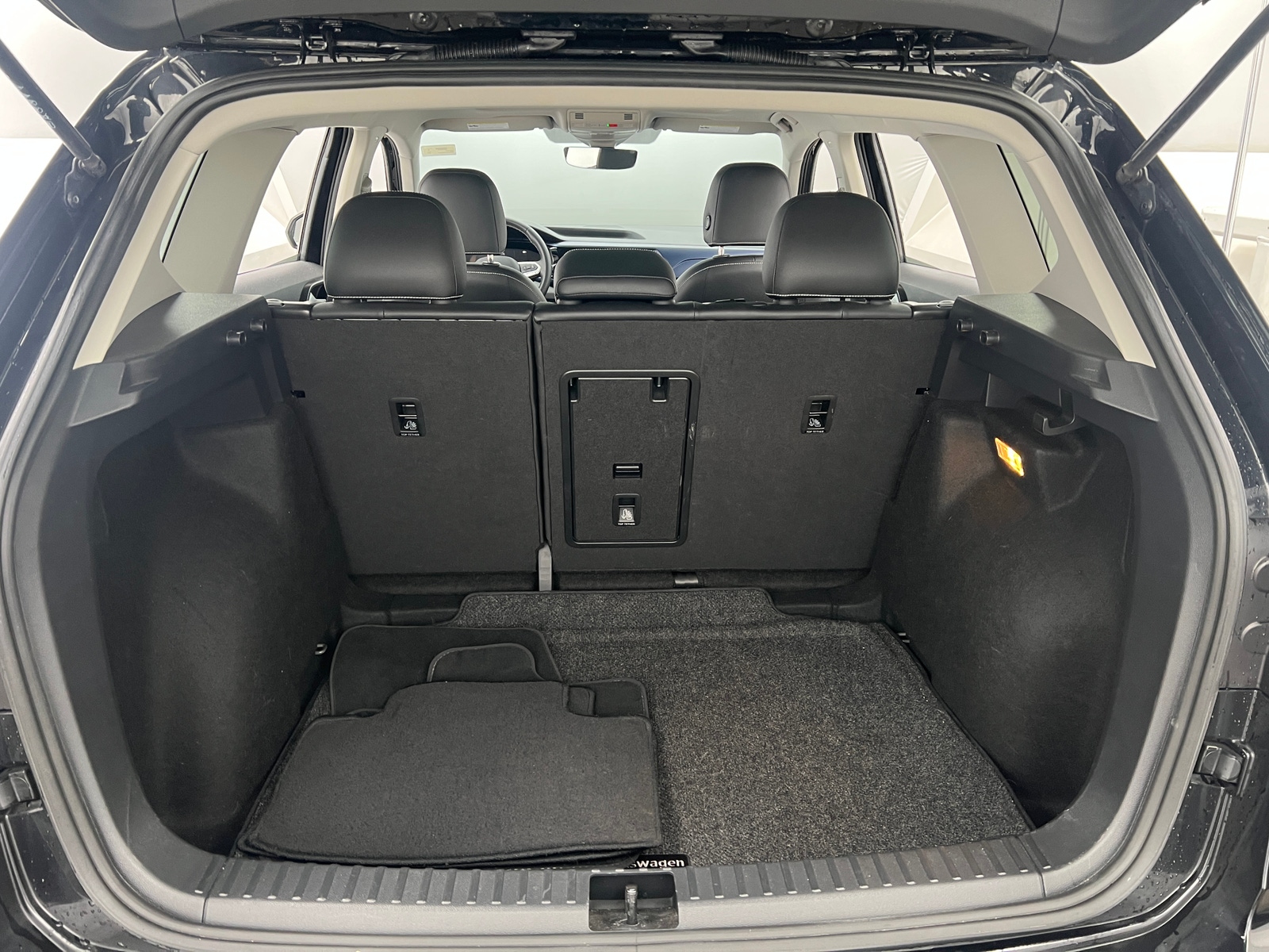 Thumbnail: 2023 Volkswagen Taos - 7