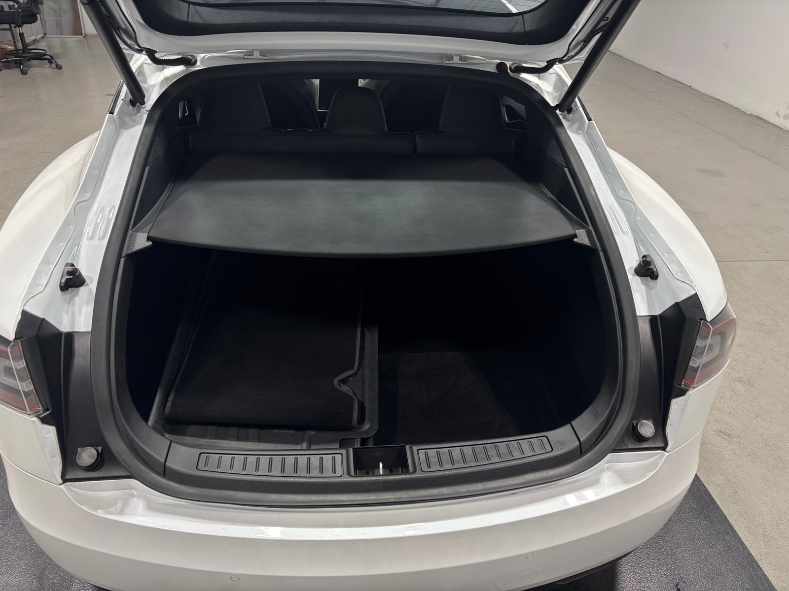 Thumbnail: 2019 Tesla Model S - 6