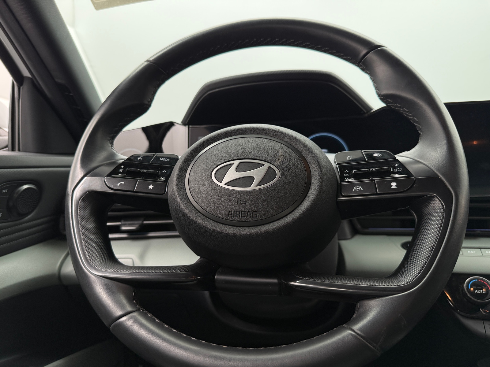 Thumbnail: 2025 Hyundai Elantra - 4