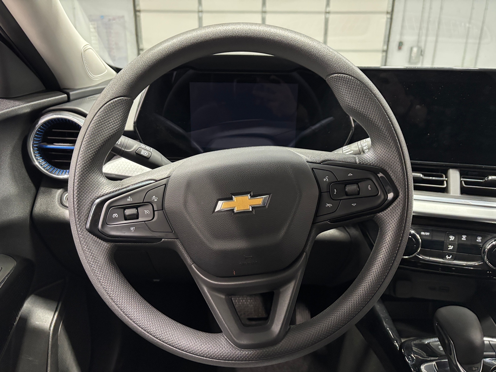 Thumbnail: 2025 Chevrolet Trax - 5