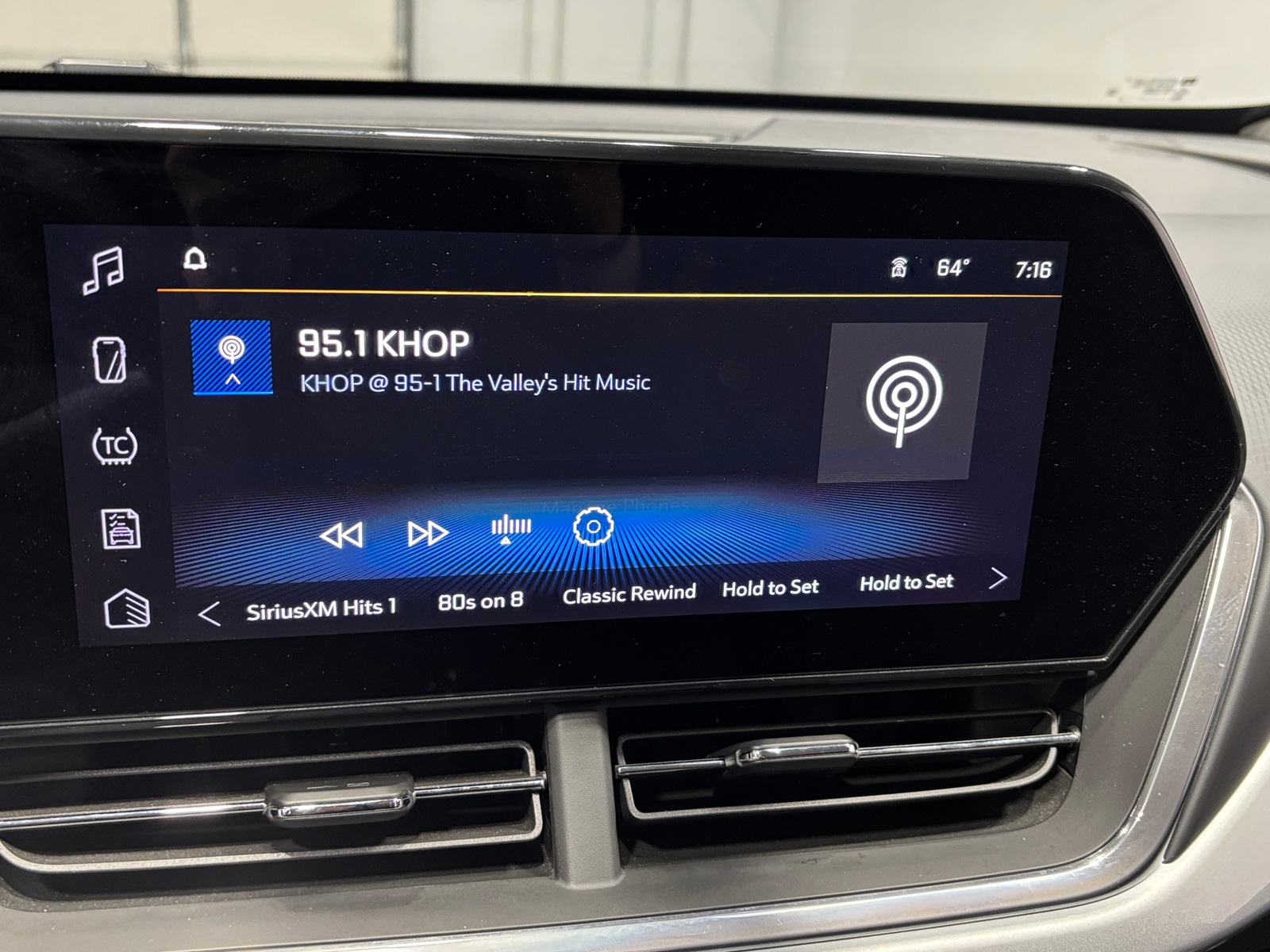 Thumbnail: 2025 Chevrolet Trax - 4