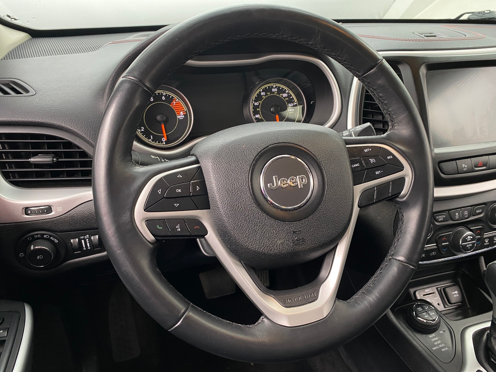 Thumbnail: 2018 Jeep Cherokee - 5