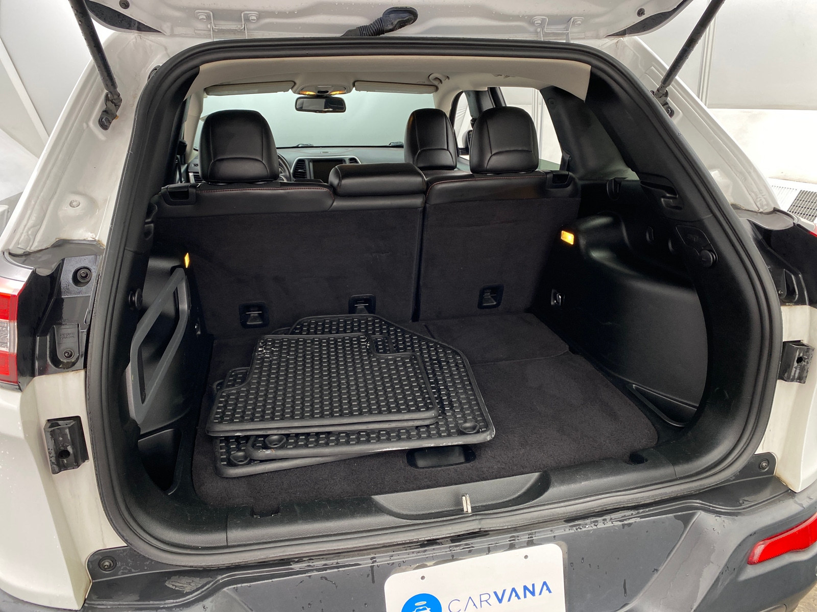 Thumbnail: 2018 Jeep Cherokee - 7