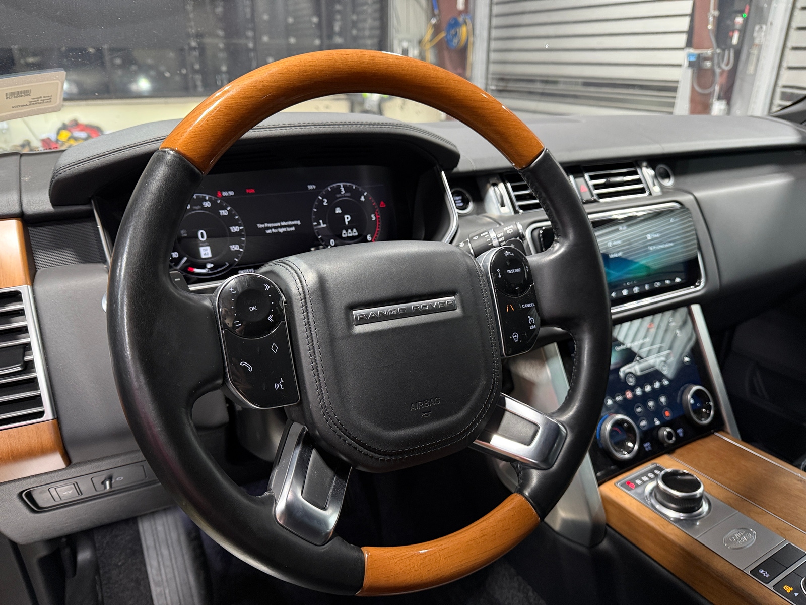 Thumbnail: 2020 Land Rover Range Rover - 4