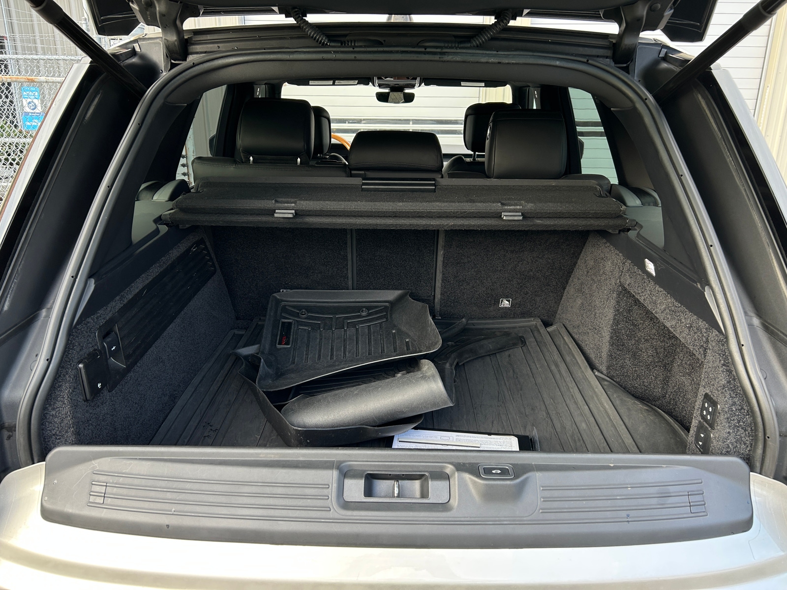 Thumbnail: 2020 Land Rover Range Rover - 6