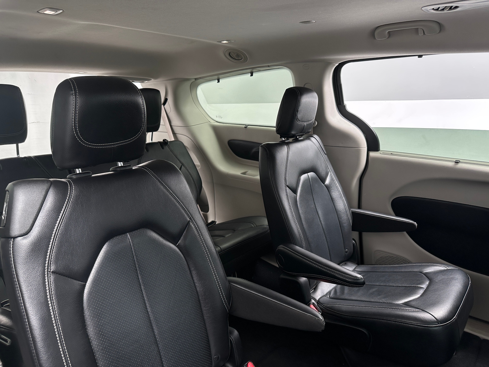 Thumbnail: 2022 Chrysler Pacifica - 5