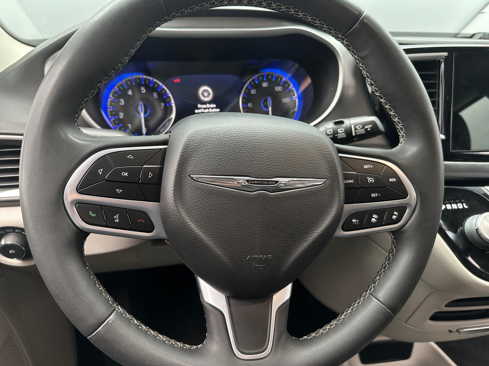 Thumbnail: 2022 Chrysler Pacifica - 4