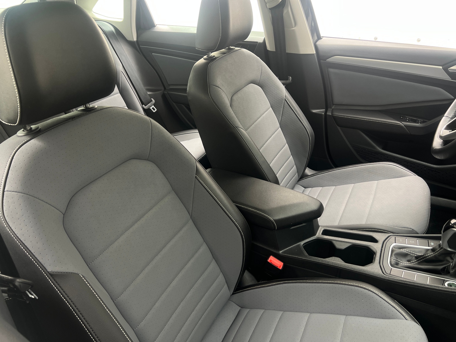 Thumbnail: 2025 Volkswagen Jetta - 2