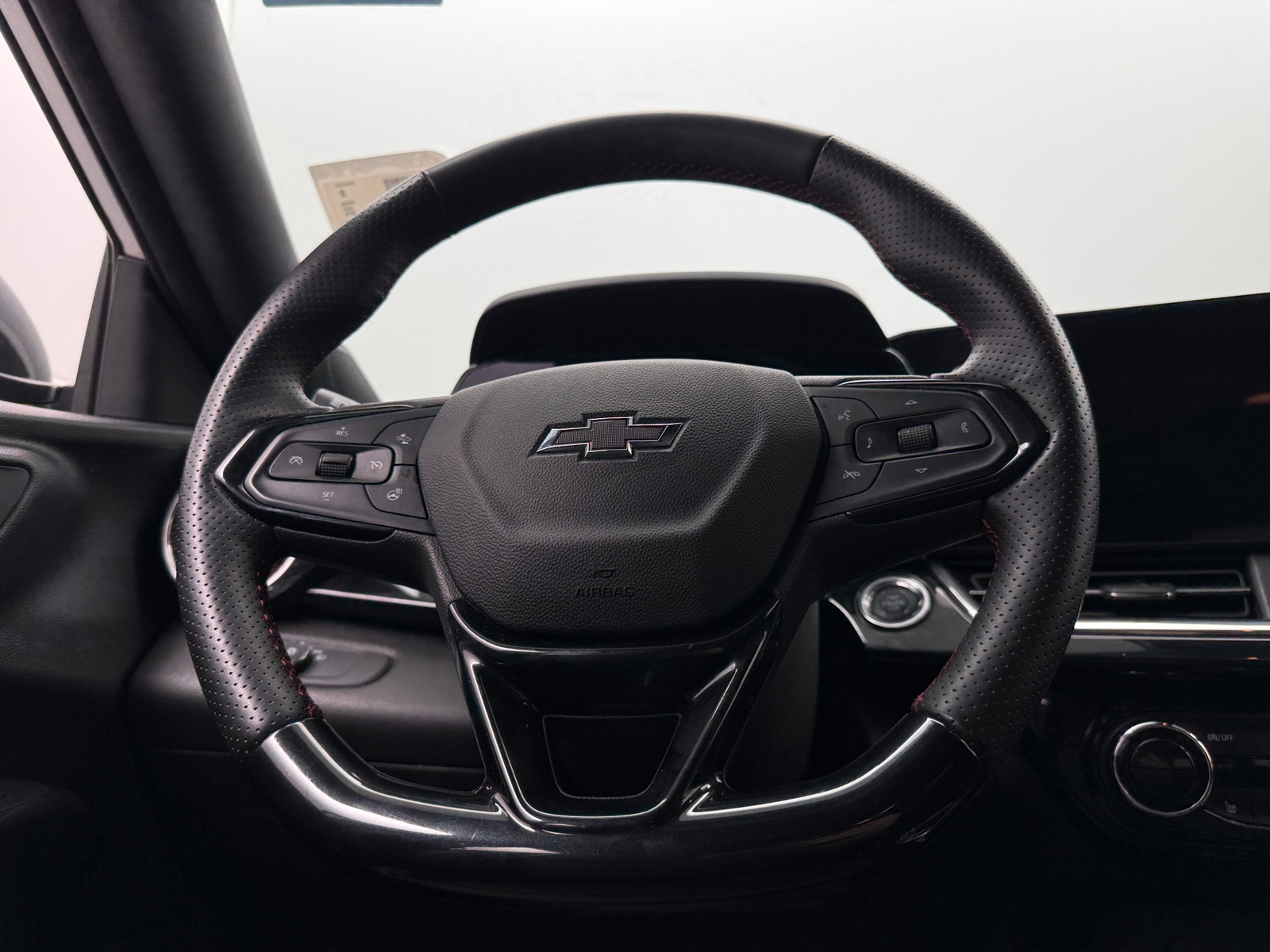 Thumbnail: 2025 Chevrolet Trax - 4