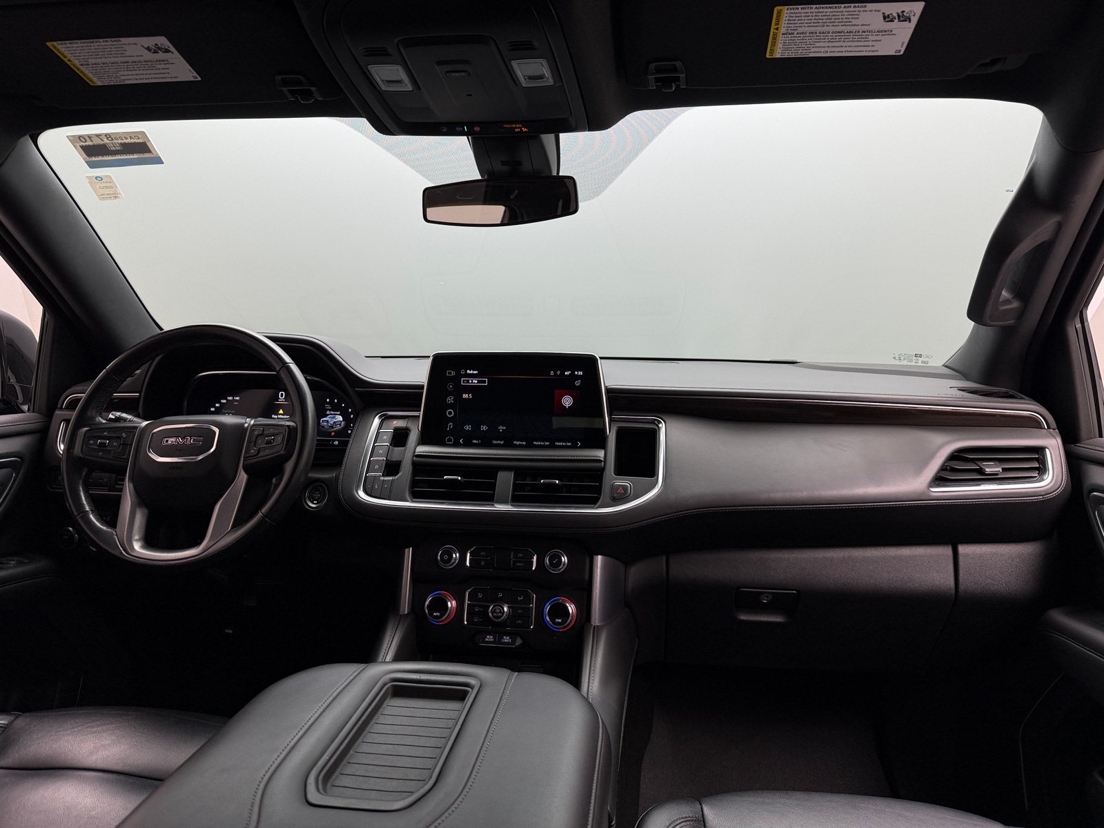 Thumbnail: 2022 GMC Yukon XL - 3