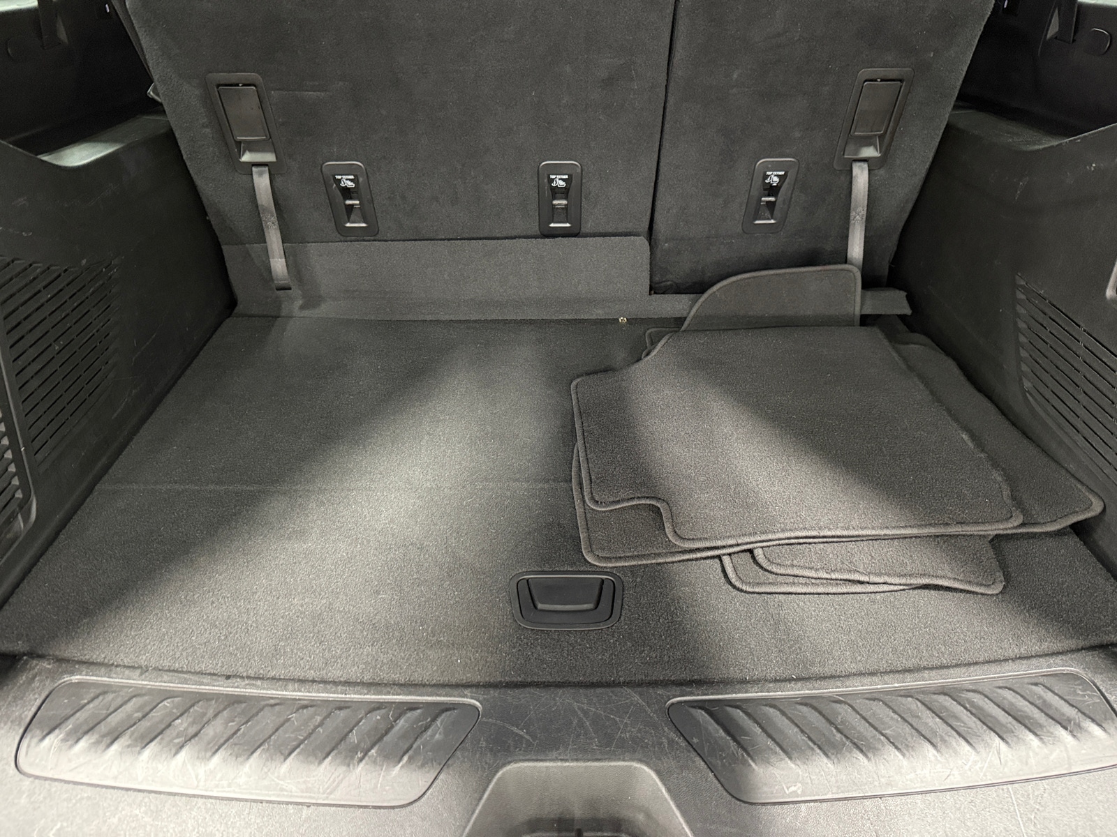 Thumbnail: 2022 GMC Yukon XL - 7