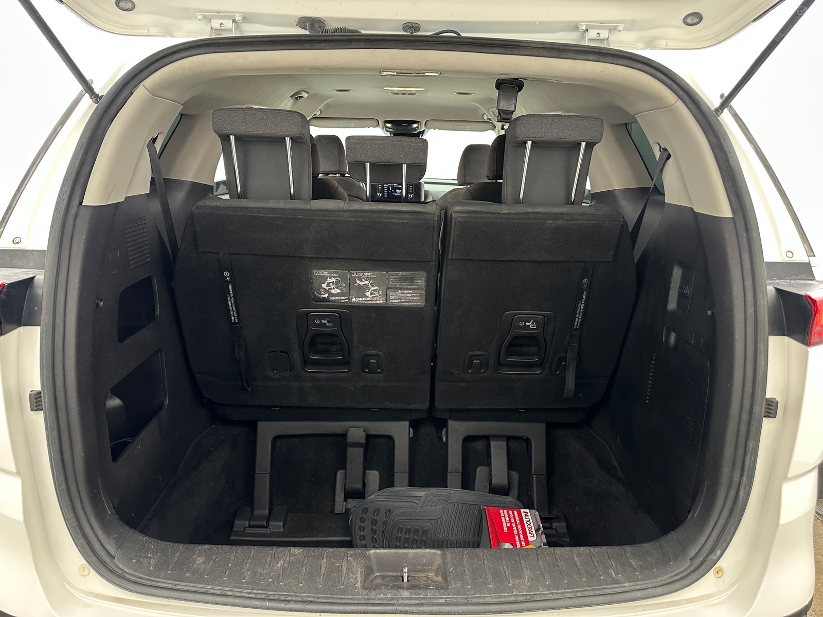 Thumbnail: 2022 Kia Carnival - 7