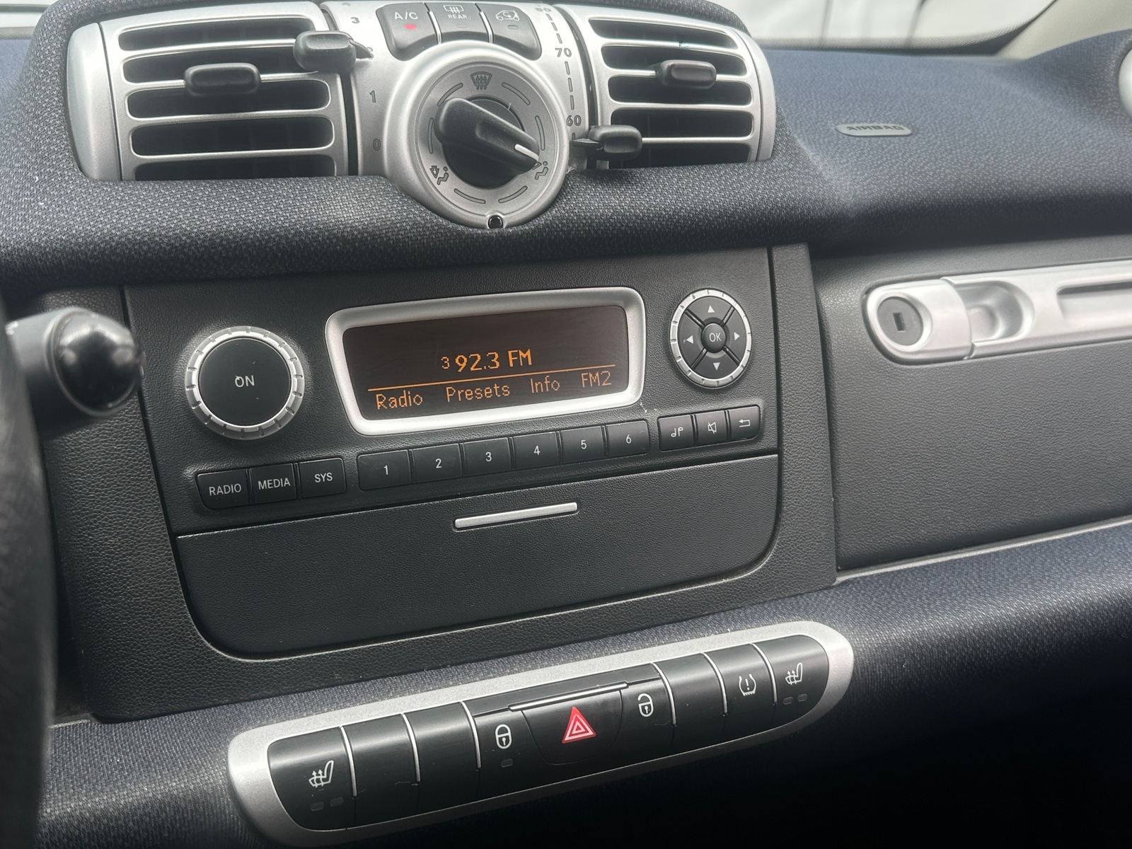 Thumbnail: 2014 smart fortwo - 4