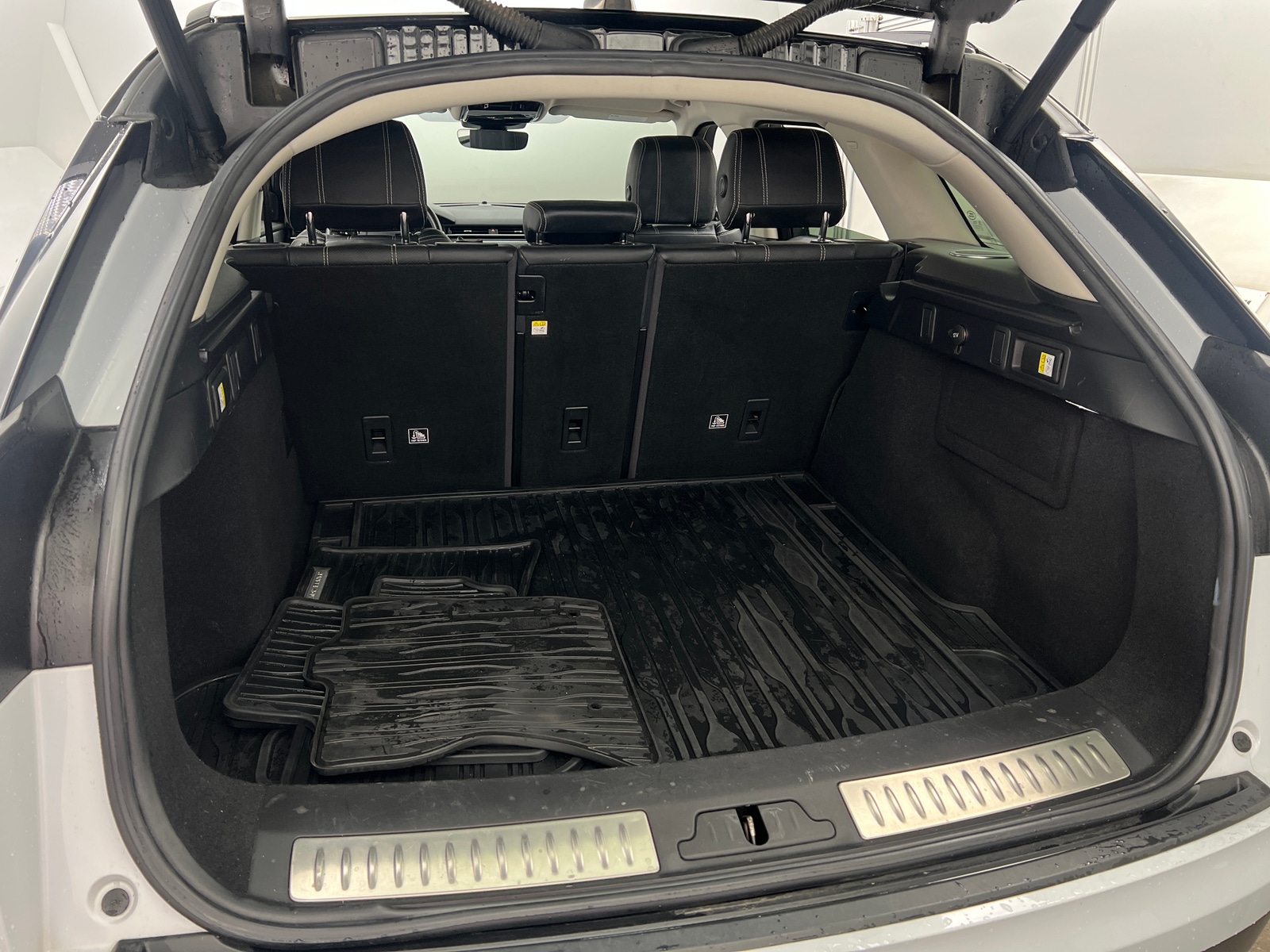 Thumbnail: 2020 Land Rover Range Rover Velar - 6