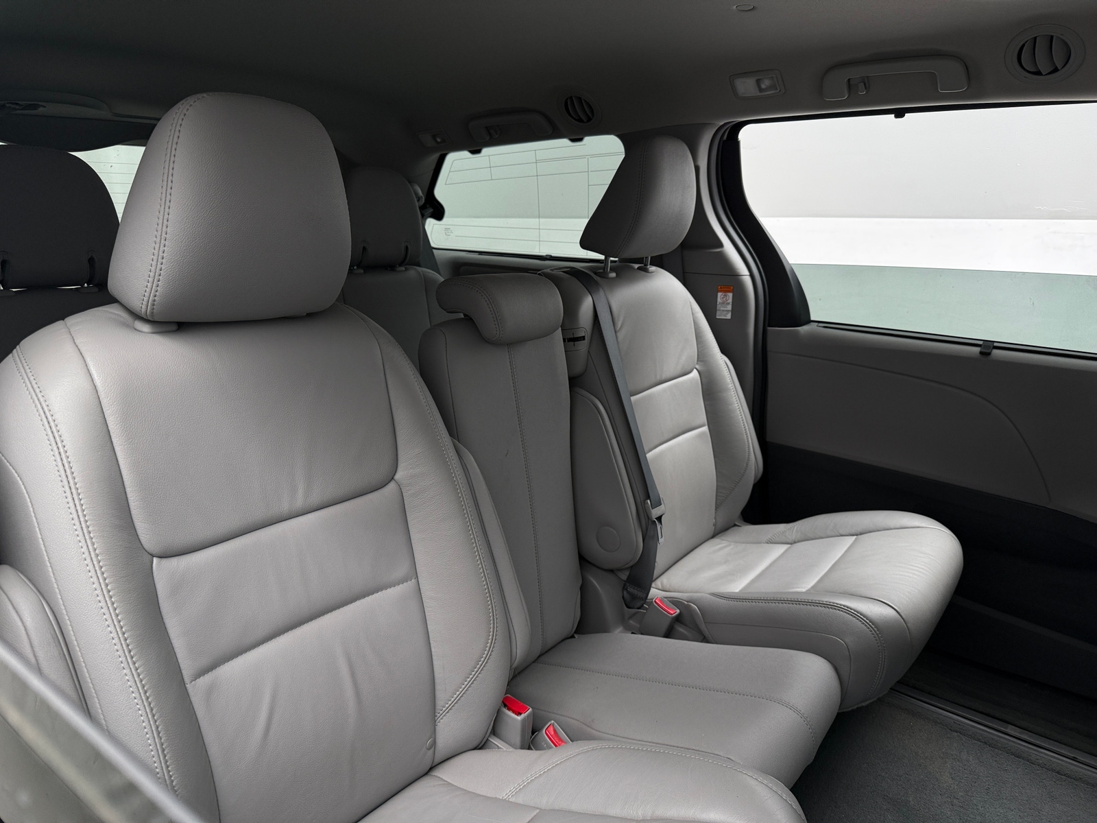 Thumbnail: 2016 Toyota Sienna - 5