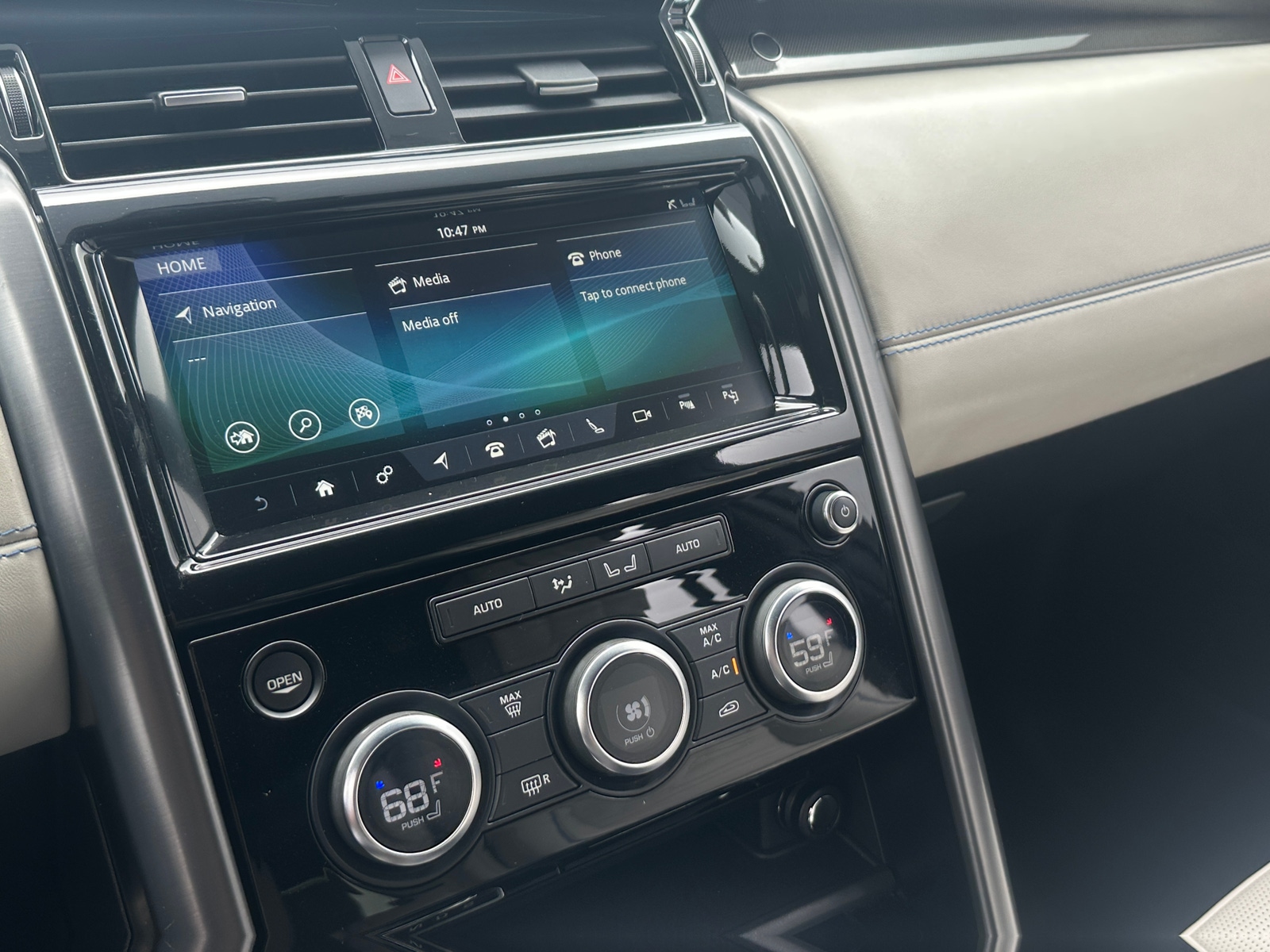 Thumbnail: 2020 Land Rover Discovery - 3