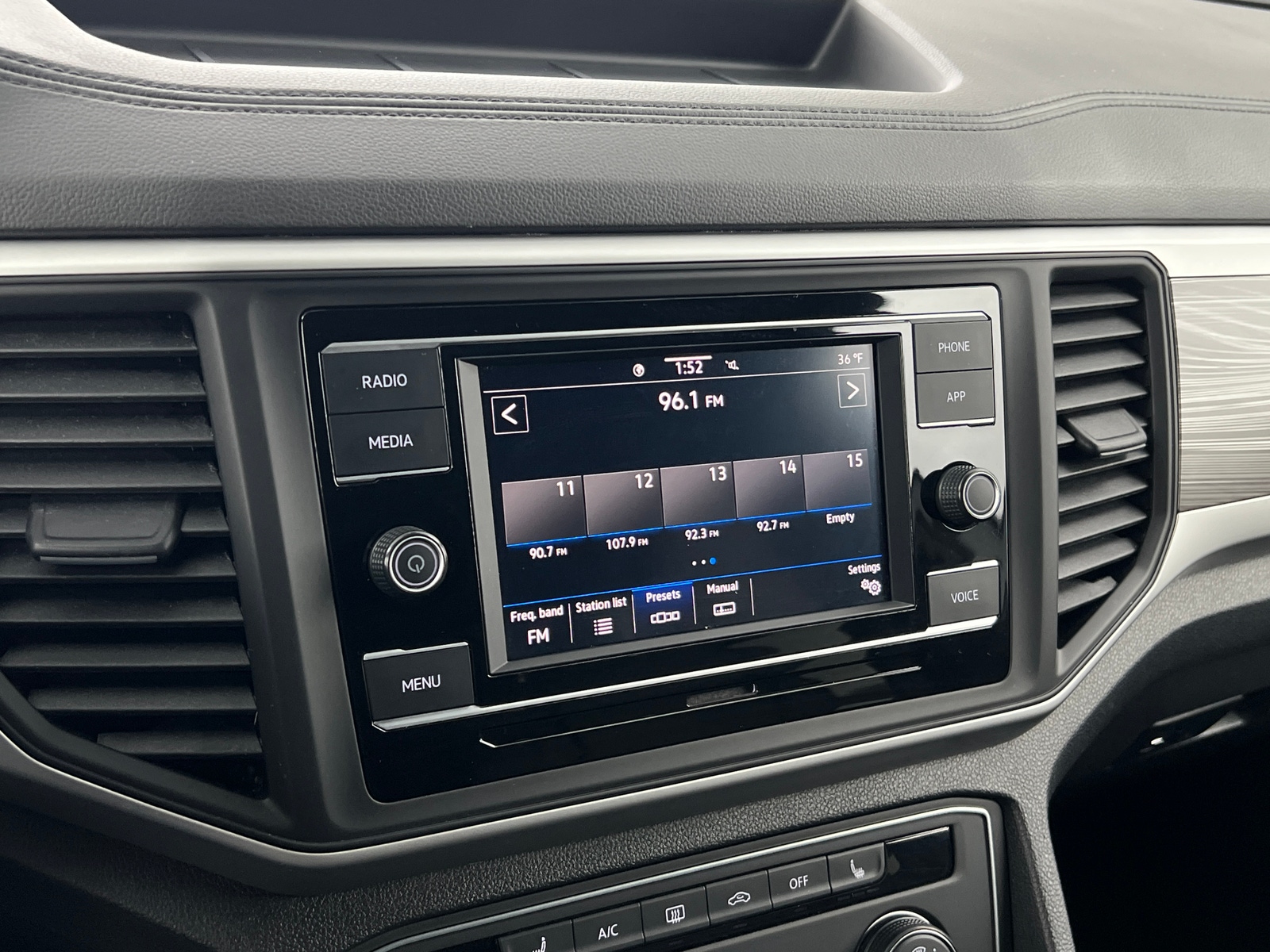 Thumbnail: 2022 Volkswagen Atlas - 3