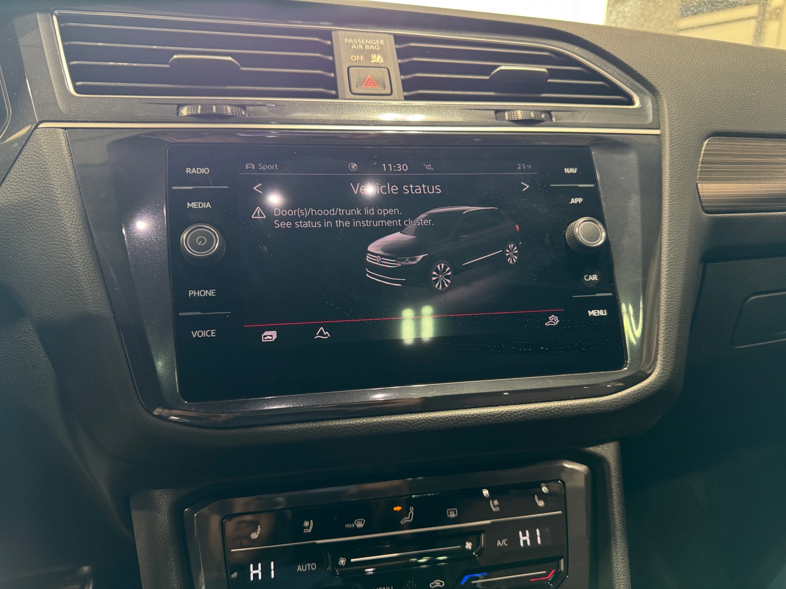 Thumbnail: 2024 Volkswagen Tiguan - 3