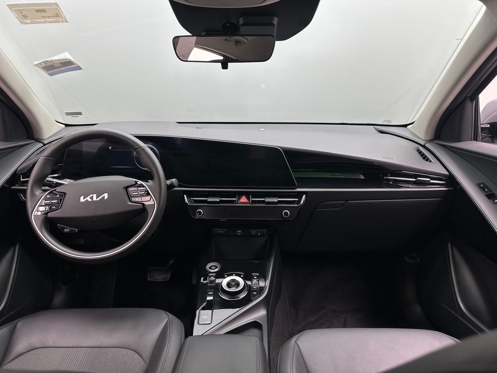 Thumbnail: 2024 Kia Niro - 3