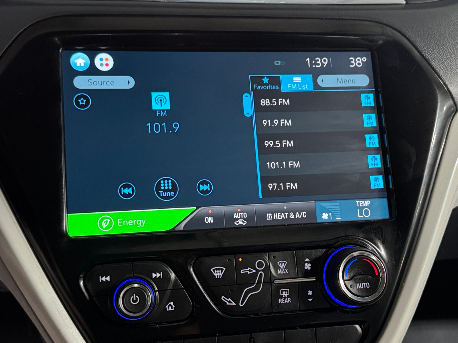 Thumbnail: 2017 Chevrolet Bolt EV - 4