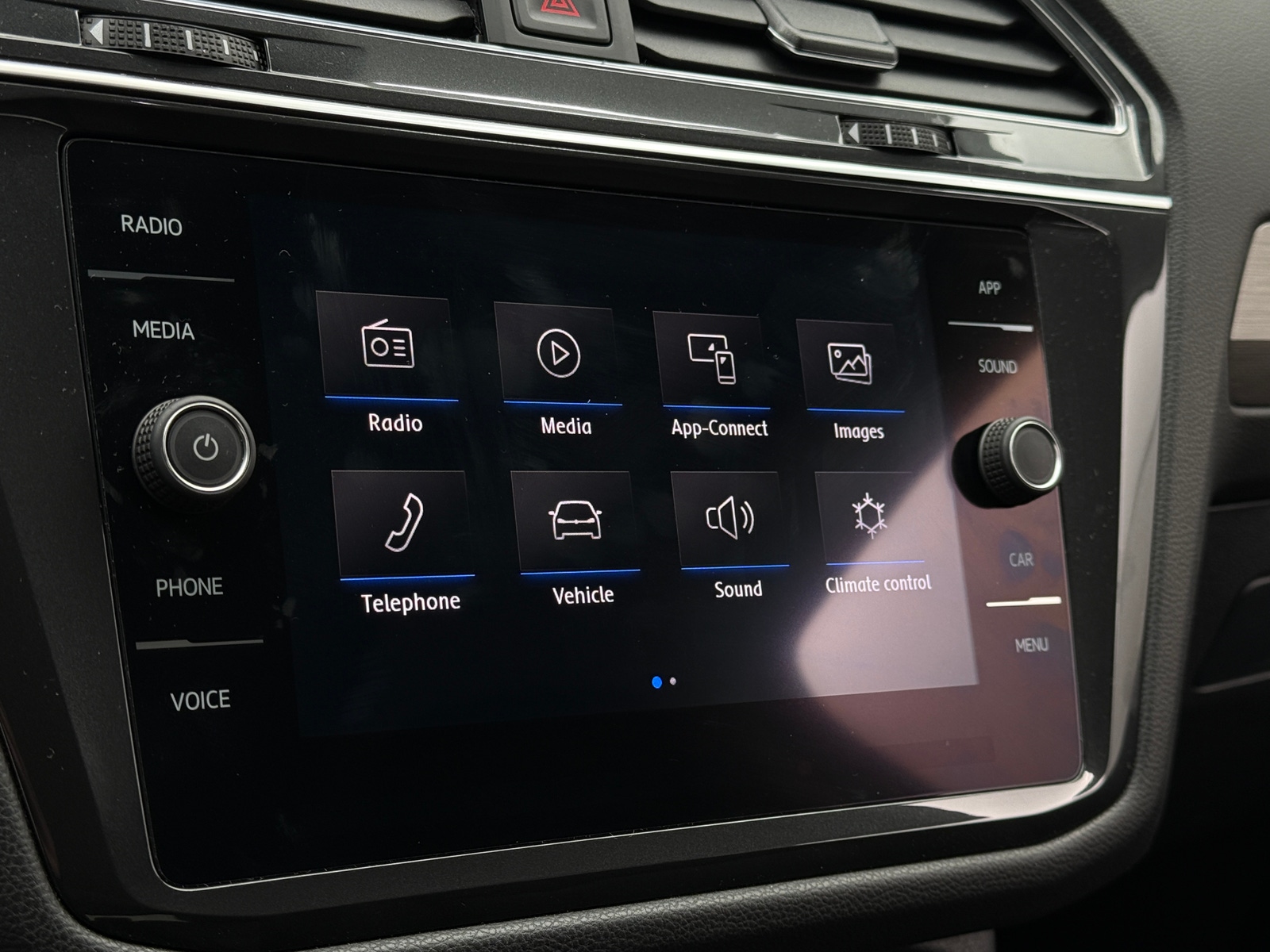 Thumbnail: 2019 Volkswagen Tiguan - 3