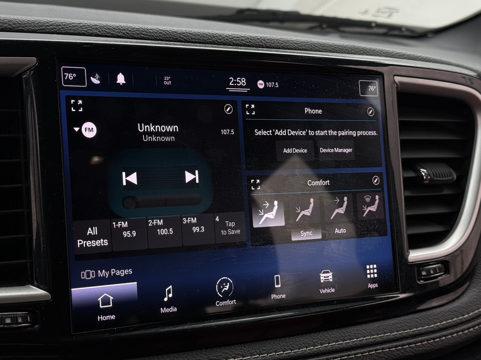 Thumbnail: 2021 Chrysler Pacifica - 4