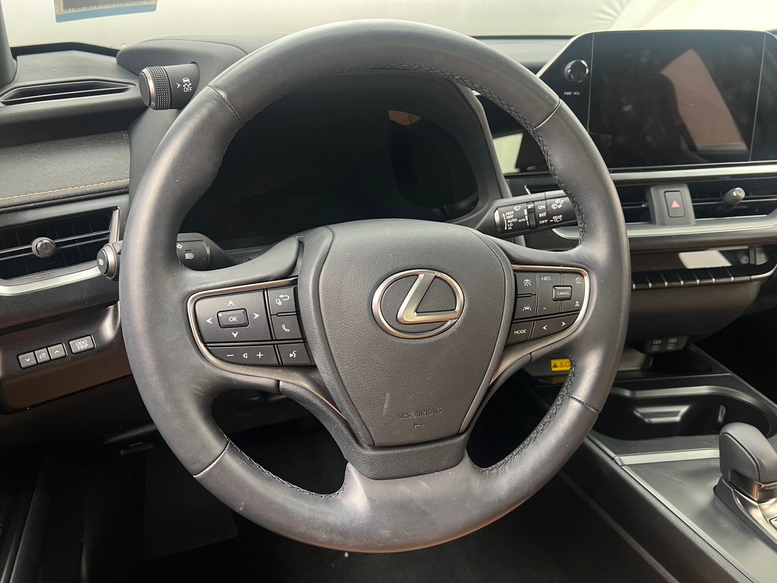 Thumbnail: 2025 Lexus UX - 4