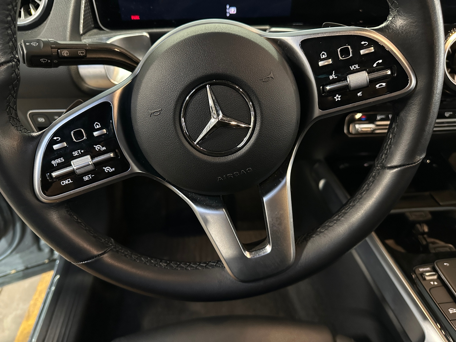 Thumbnail: 2021 Mercedes-Benz GLB - 4