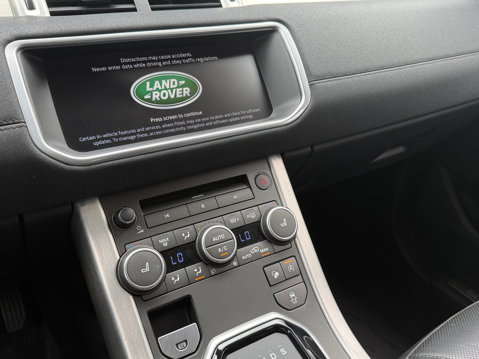 Thumbnail: 2017 Land Rover Range Rover Evoque - 3