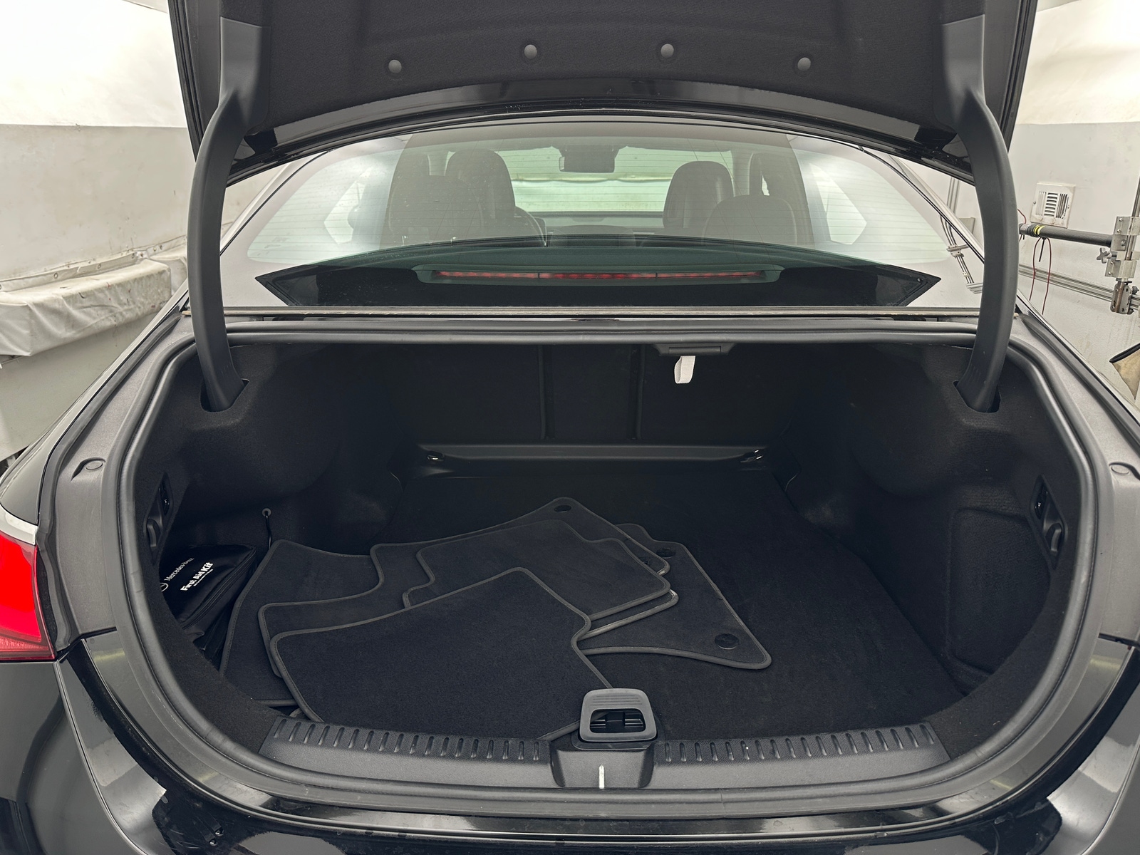 Thumbnail: 2025 Mercedes-Benz E-Class - 6