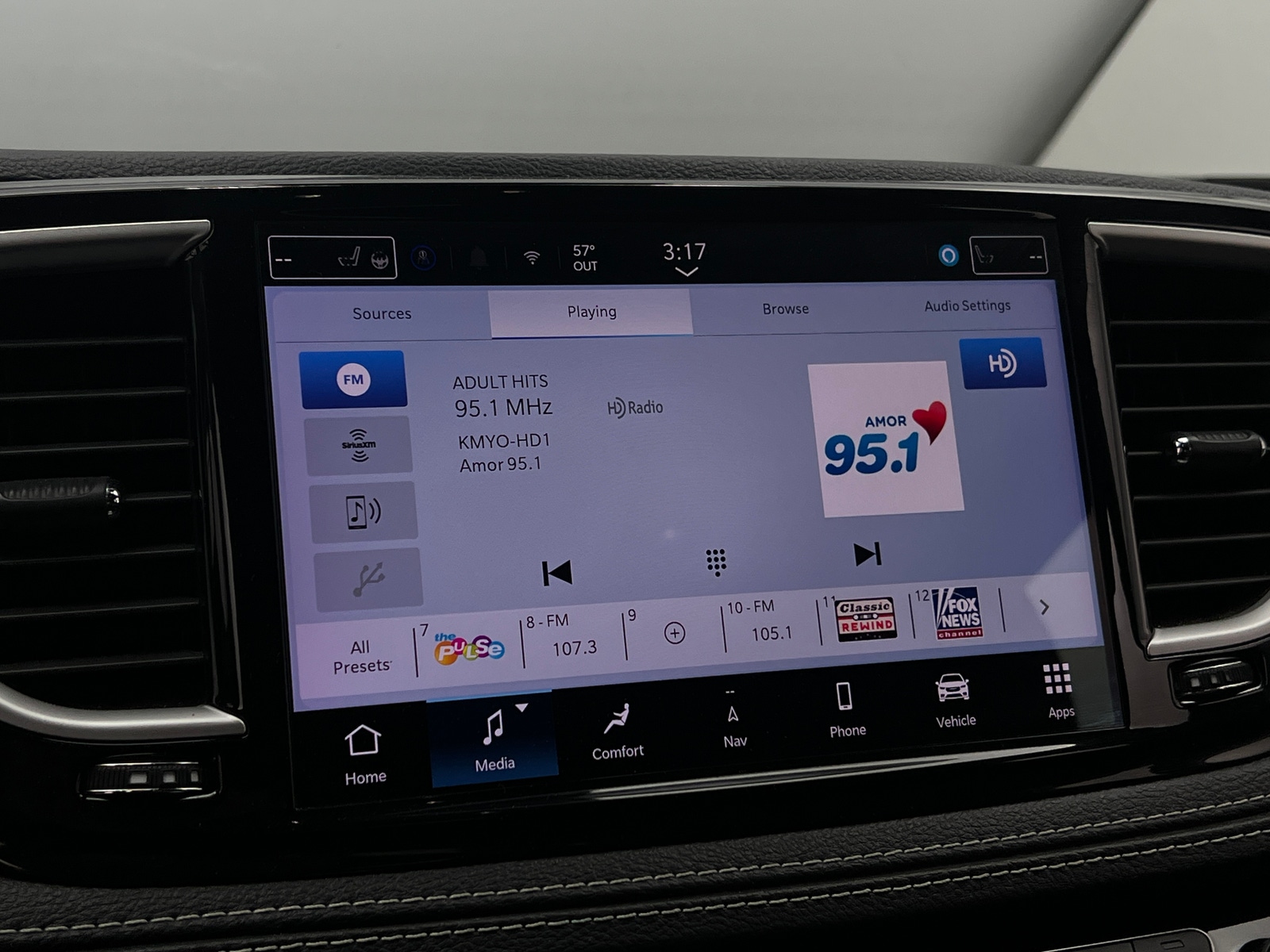 Thumbnail: 2024 Chrysler Pacifica - 3