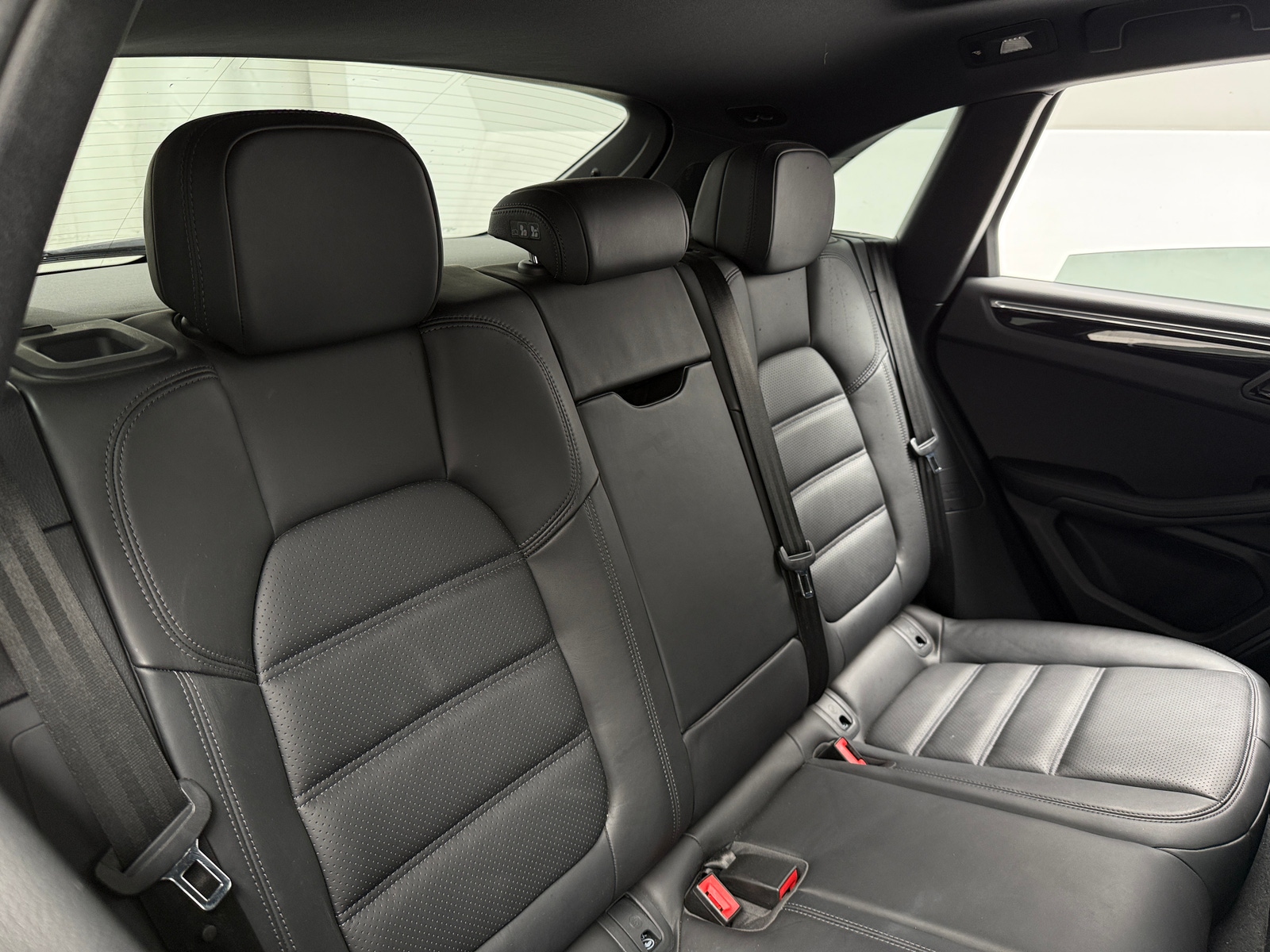 Thumbnail: 2022 Porsche Macan - 5