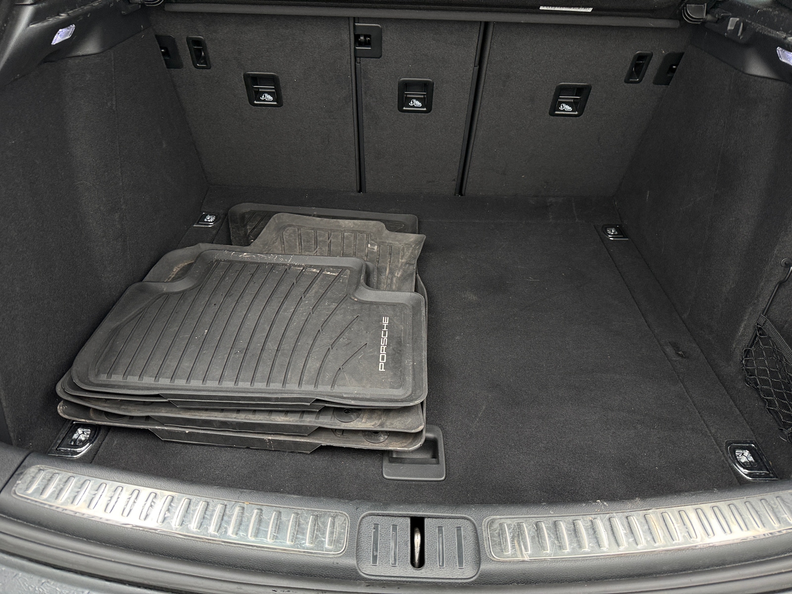 Thumbnail: 2022 Porsche Macan - 6