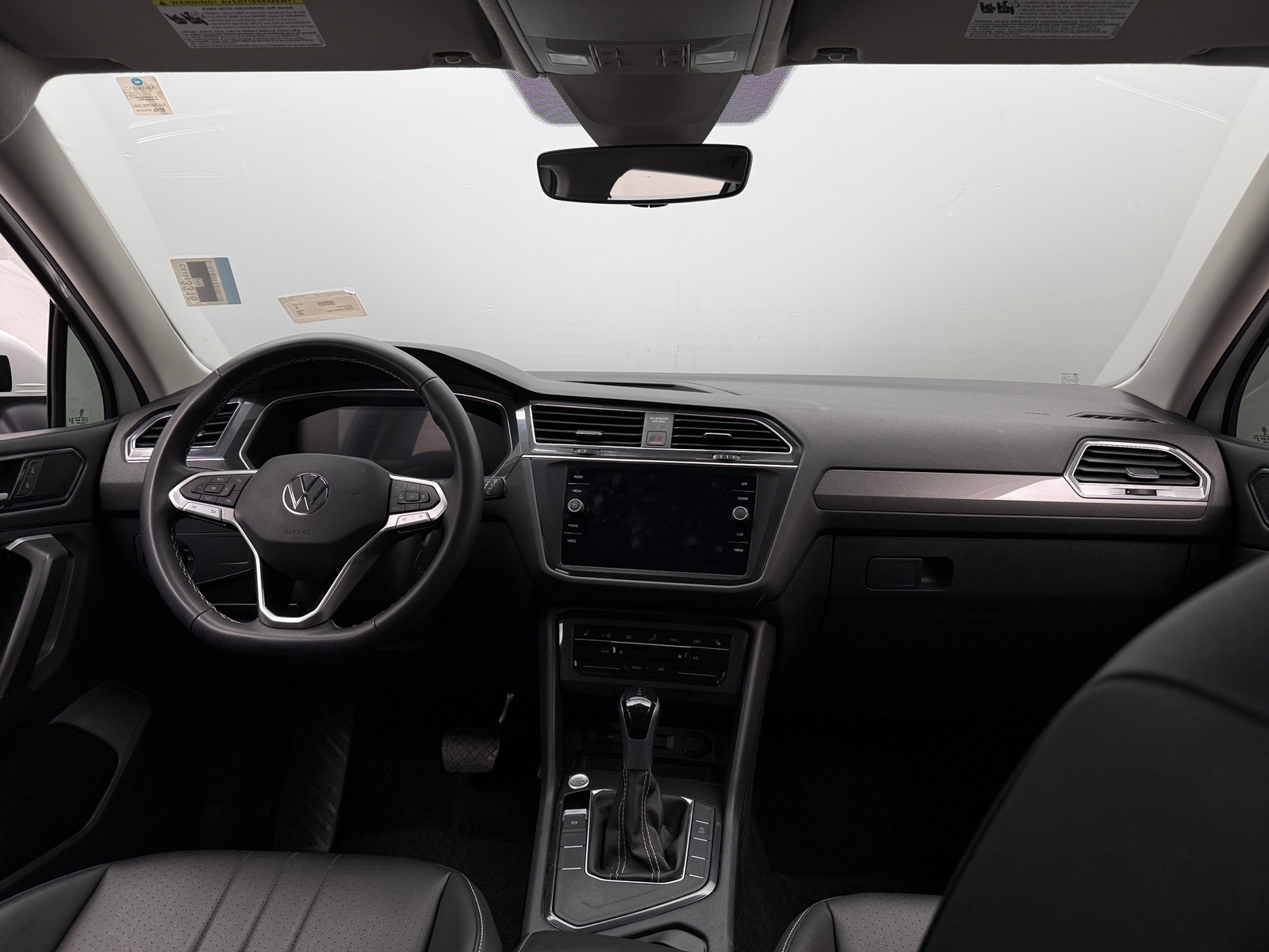 Thumbnail: 2023 Volkswagen Tiguan - 2