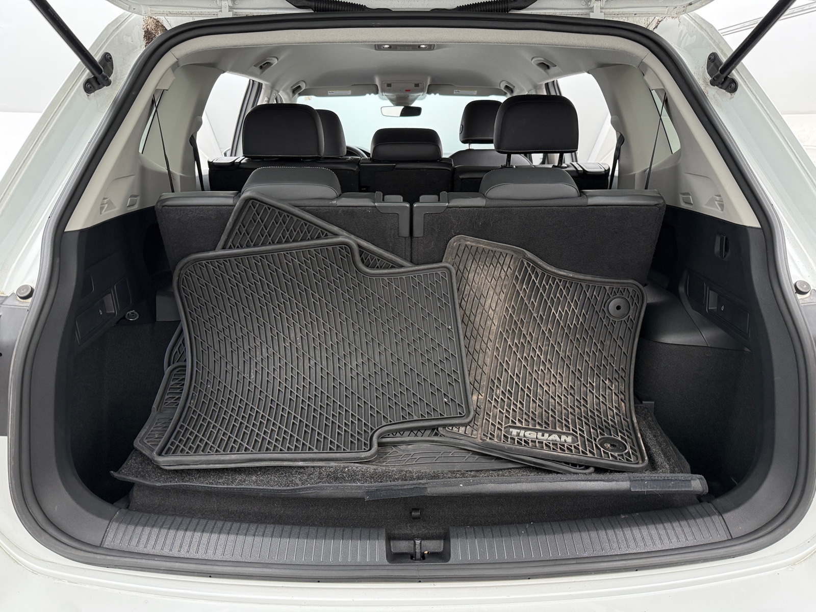 Thumbnail: 2023 Volkswagen Tiguan - 6