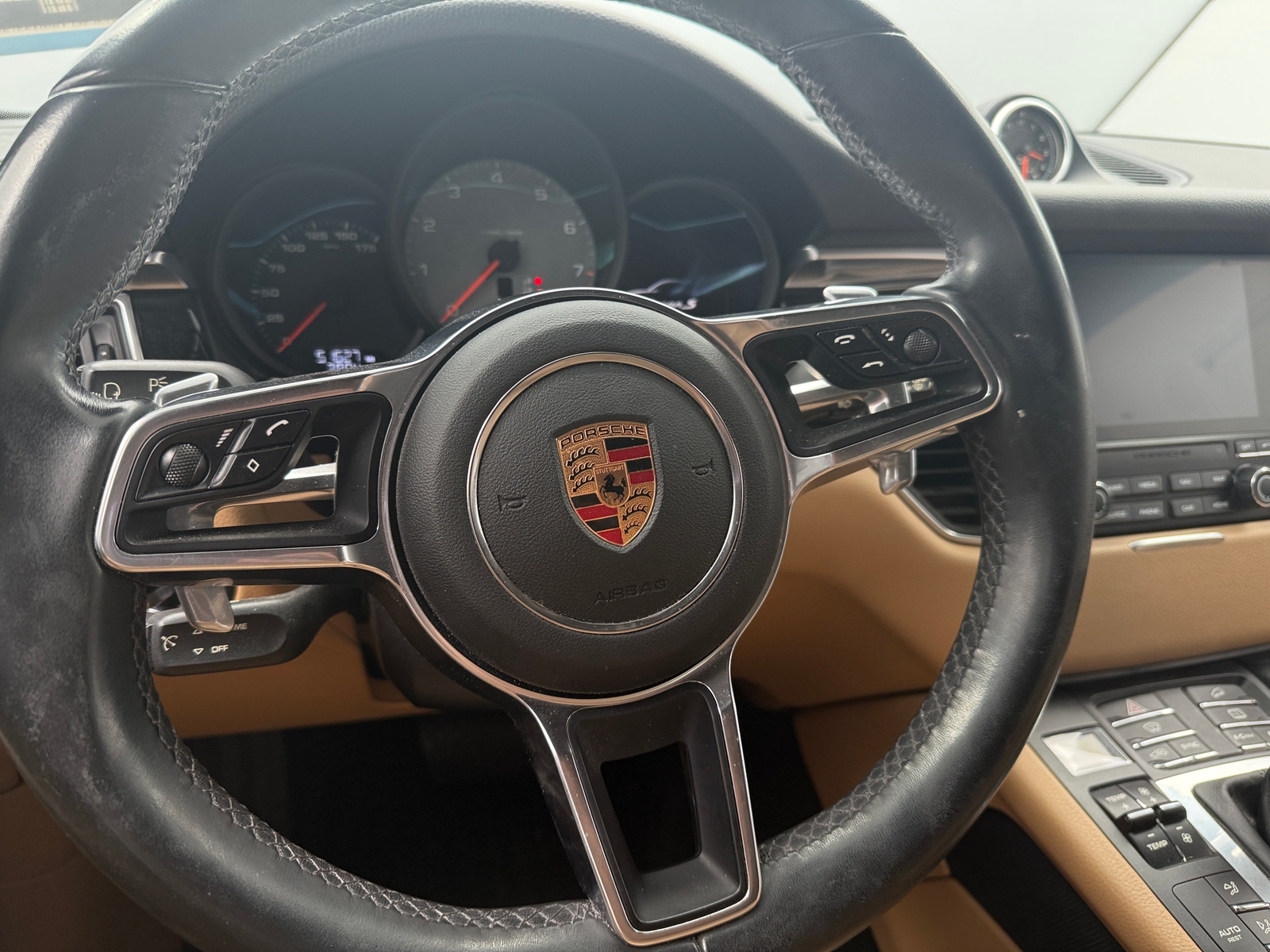 Thumbnail: 2017 Porsche Macan - 4