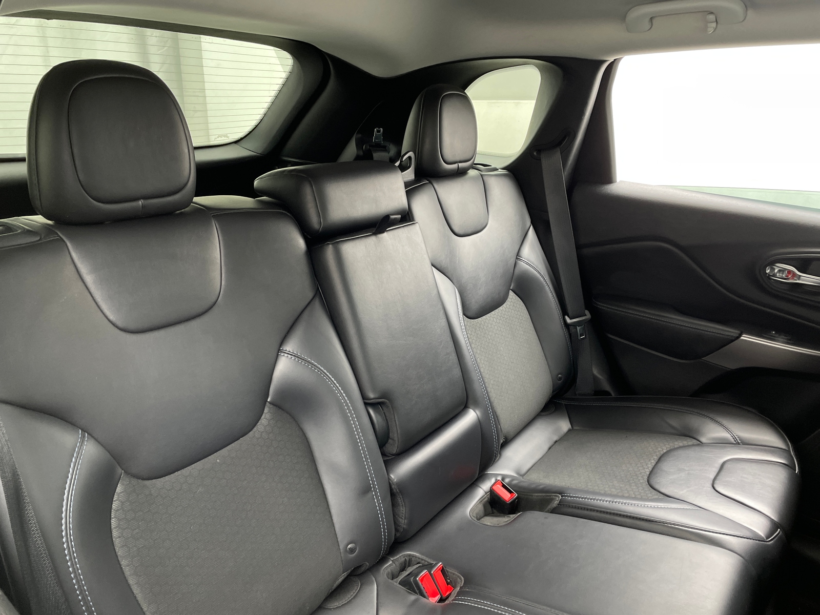 Thumbnail: 2019 Jeep Cherokee - 6