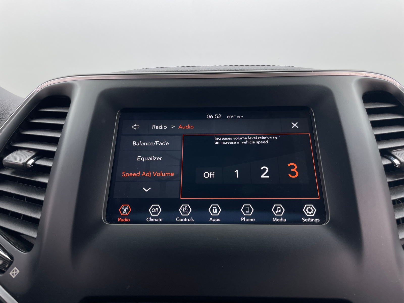 Thumbnail: 2019 Jeep Cherokee - 4