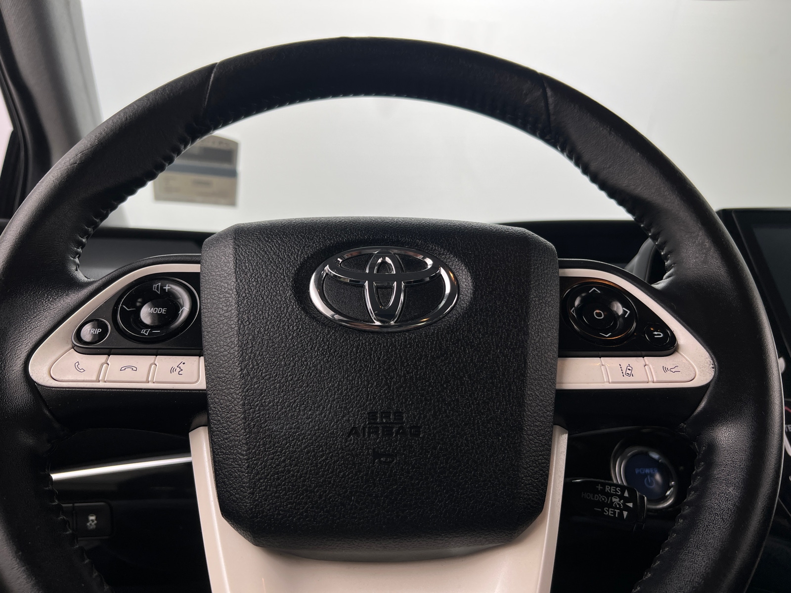 Thumbnail: 2017 Toyota Prius Prime - 4