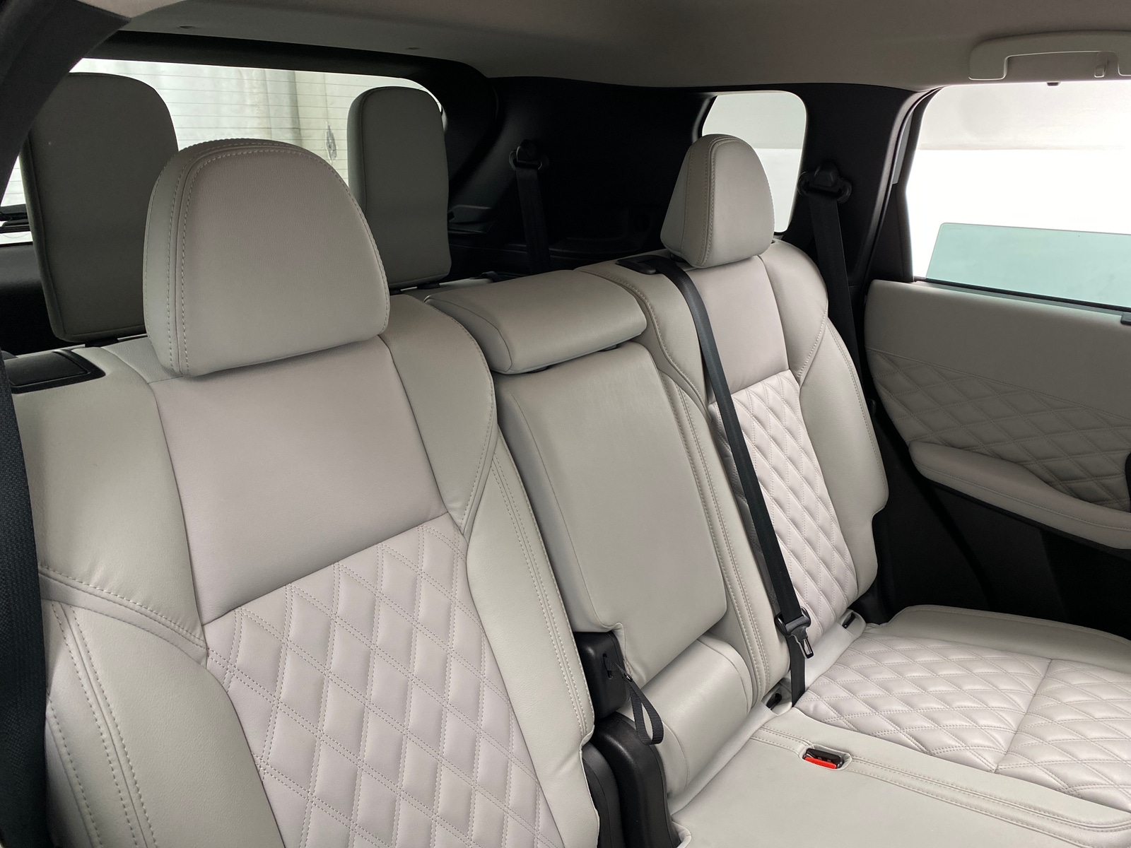 Thumbnail: 2023 Mitsubishi Outlander - 5