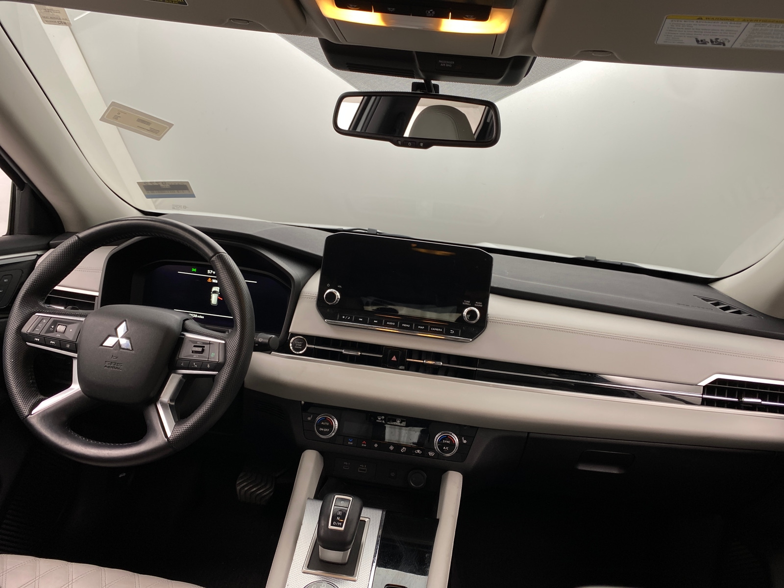 Thumbnail: 2023 Mitsubishi Outlander - 2