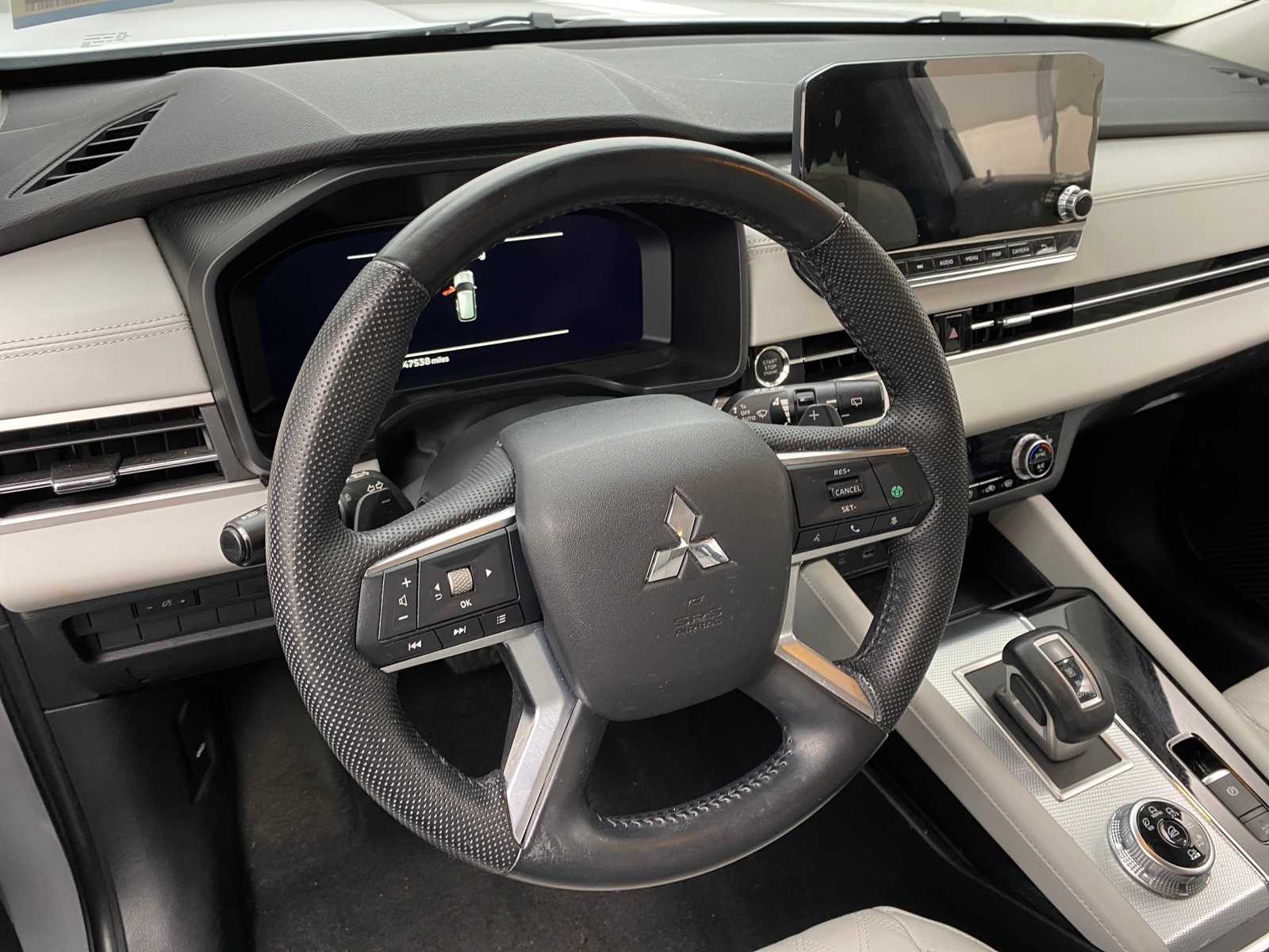 Thumbnail: 2023 Mitsubishi Outlander - 4