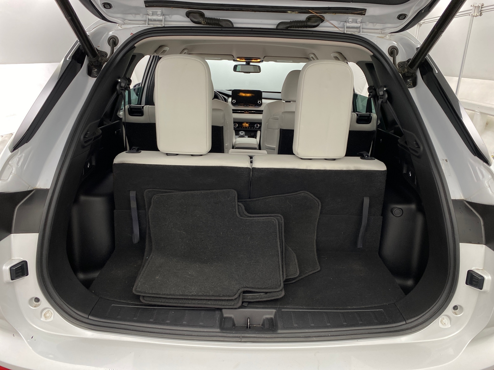 Thumbnail: 2023 Mitsubishi Outlander - 6