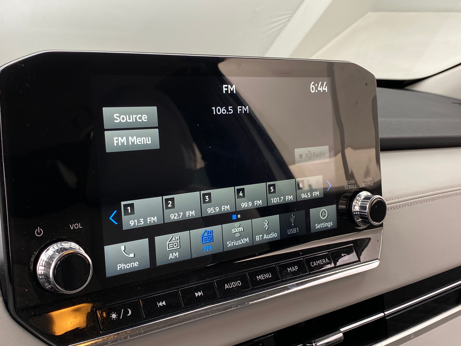 Thumbnail: 2023 Mitsubishi Outlander - 3