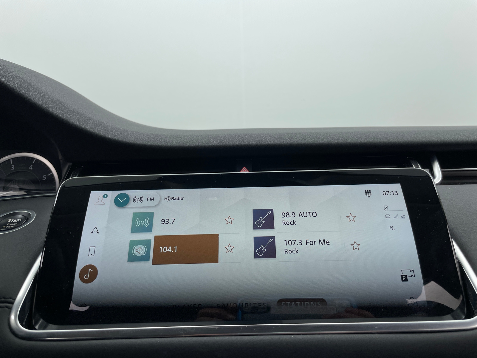 Thumbnail: 2022 Land Rover Range Rover Evoque - 3