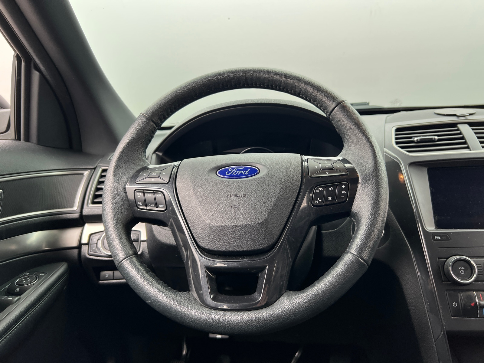 Thumbnail: 2019 Ford Explorer - 4